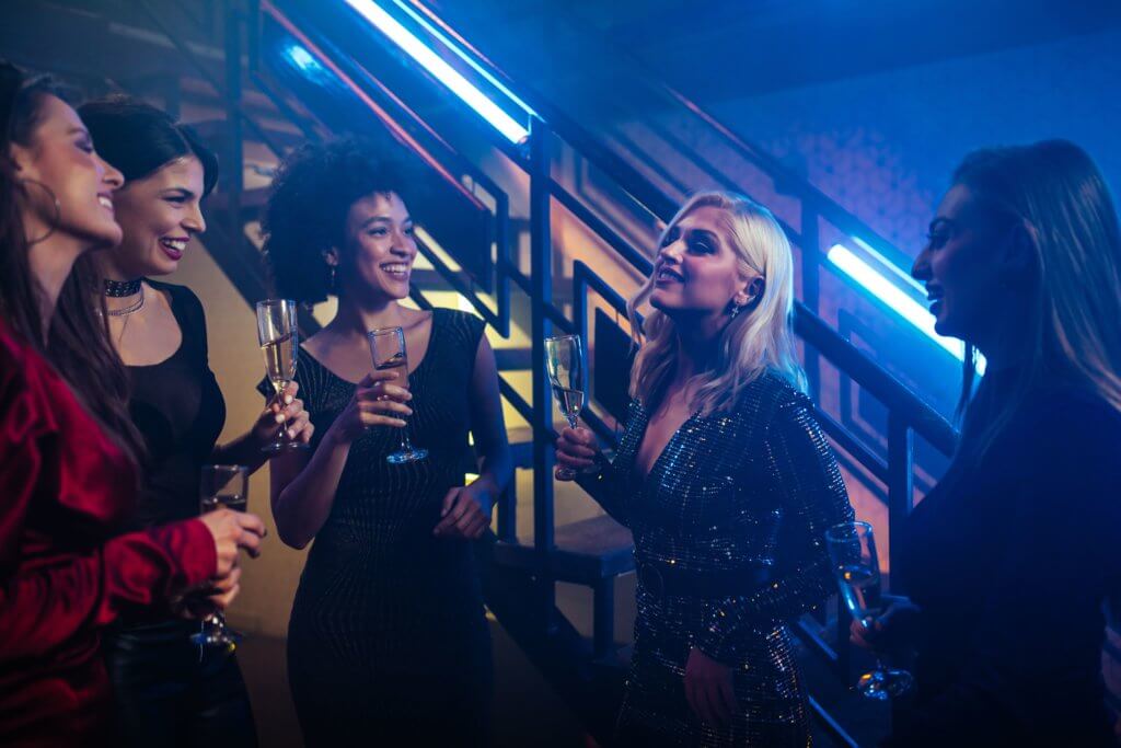 best clubs in Austin: girls in nightclub