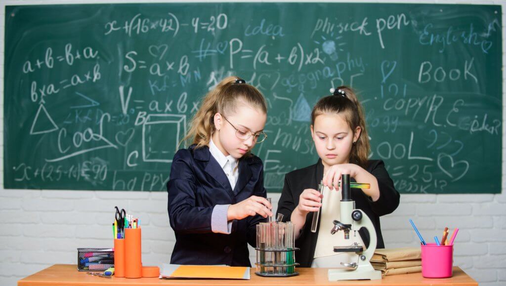 best private schools in austin: science students experimenting