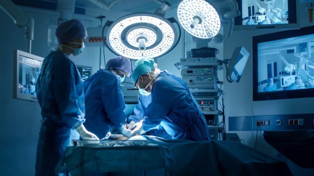 best hospitals in austin: surgery room doctors